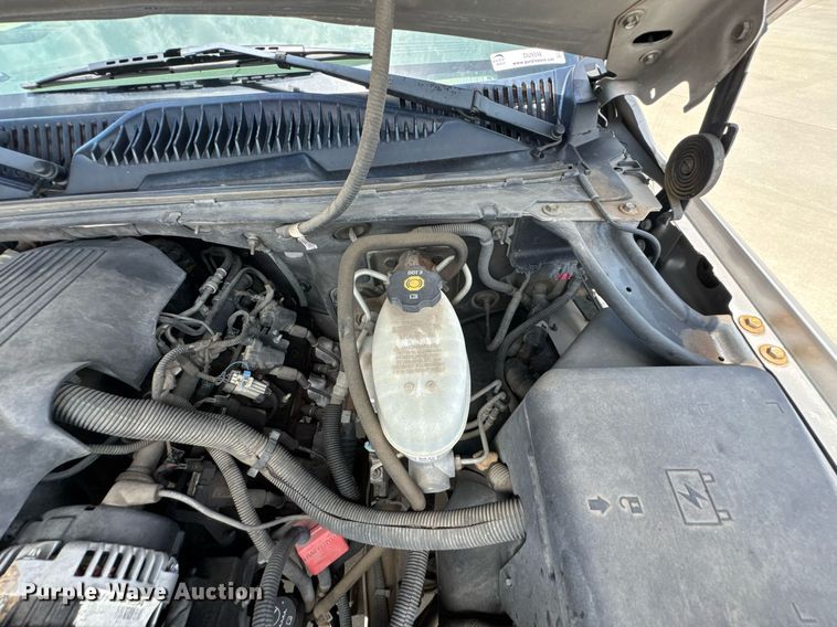 image for item DU9348 2004 Chevrolet Suburban 1500 SUV