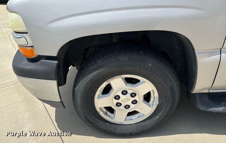 image for item DU9348 2004 Chevrolet Suburban 1500 SUV