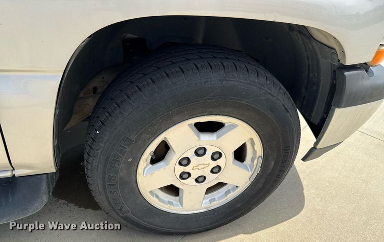 image for item DU9348 2004 Chevrolet Suburban 1500 SUV