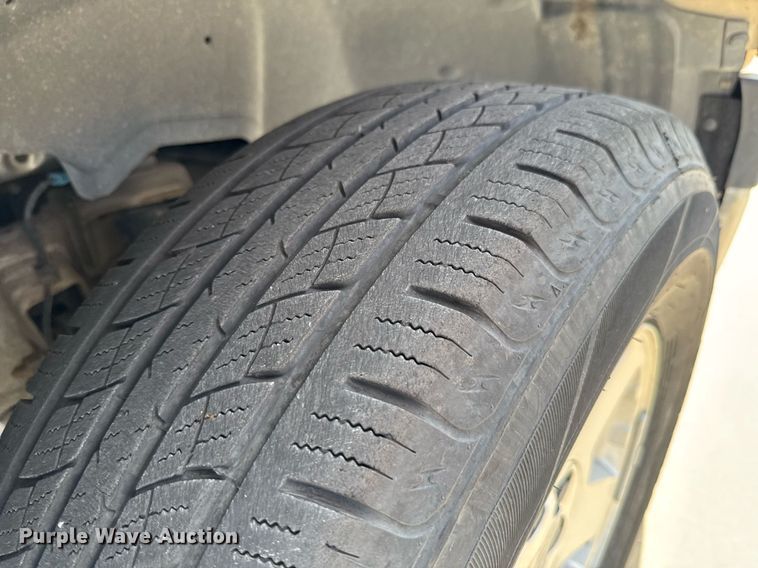 image for item DU9348 2004 Chevrolet Suburban 1500 SUV