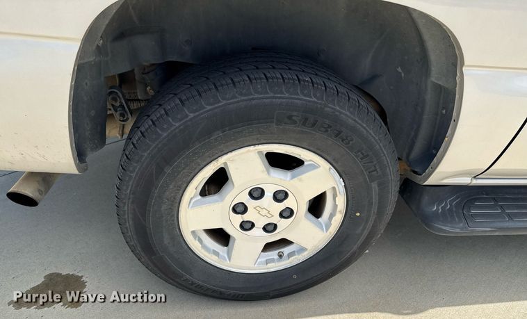 image for item DU9348 2004 Chevrolet Suburban 1500 SUV