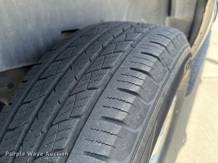 image for item DU9348 2004 Chevrolet Suburban 1500 SUV