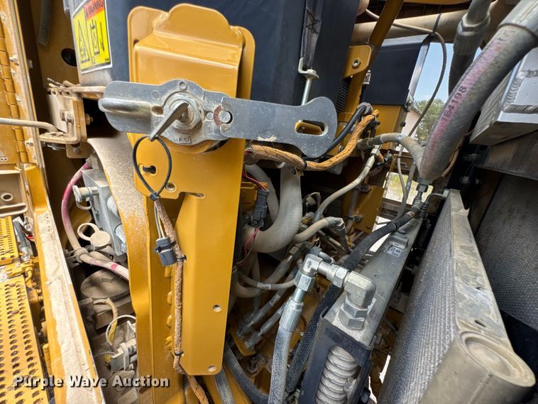 image for item DU9353 2014 Caterpillar 120M2 motor grader