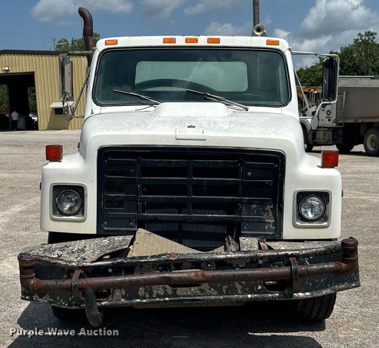 image for item DU9355 1981 International 1854 water truck