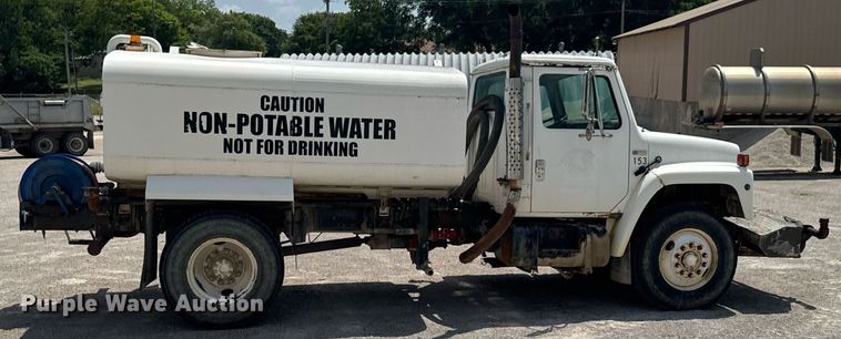 image for item DU9355 1981 International 1854 water truck