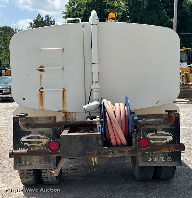 image for item DU9355 1981 International 1854 water truck