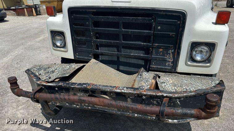 image for item DU9355 1981 International 1854 water truck