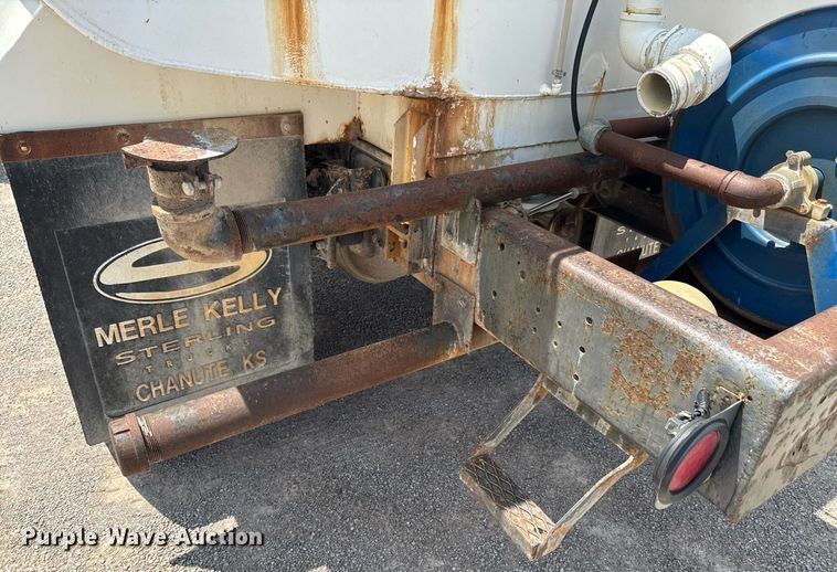 image for item DU9355 1981 International 1854 water truck