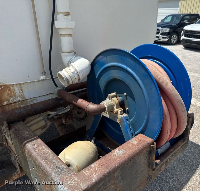 image for item DU9355 1981 International 1854 water truck