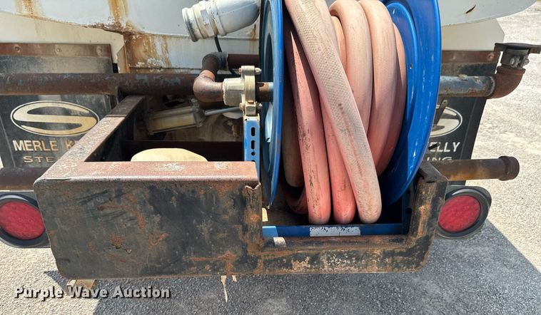 image for item DU9355 1981 International 1854 water truck