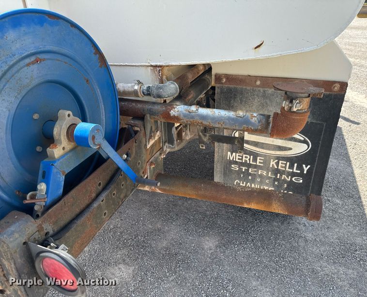 image for item DU9355 1981 International 1854 water truck