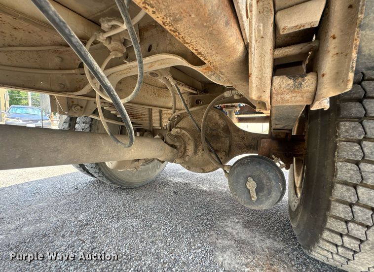 image for item DU9355 1981 International 1854 water truck