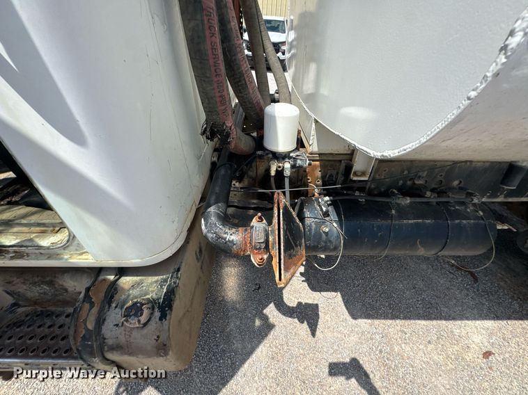 image for item DU9355 1981 International 1854 water truck