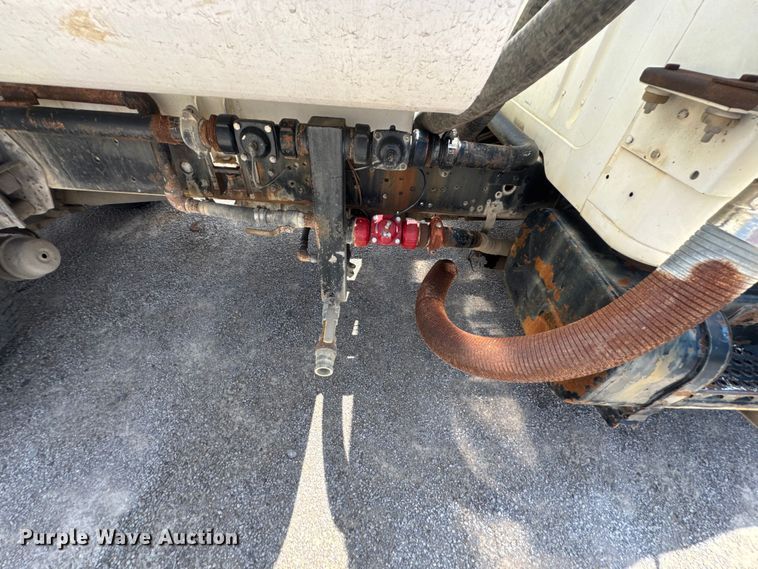 image for item DU9355 1981 International 1854 water truck