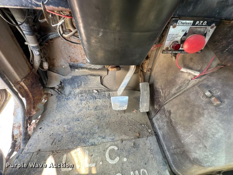 image for item DU9355 1981 International 1854 water truck