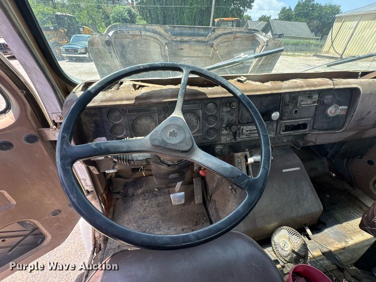 image for item DU9355 1981 International 1854 water truck