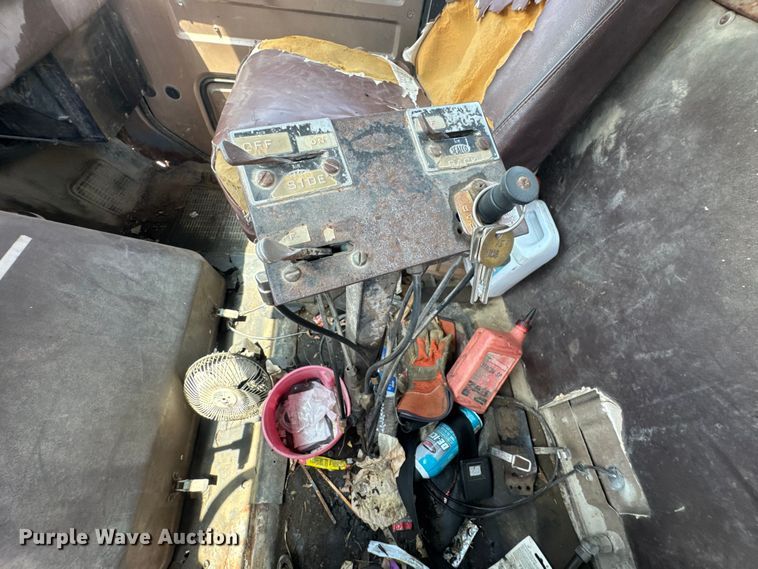 image for item DU9355 1981 International 1854 water truck