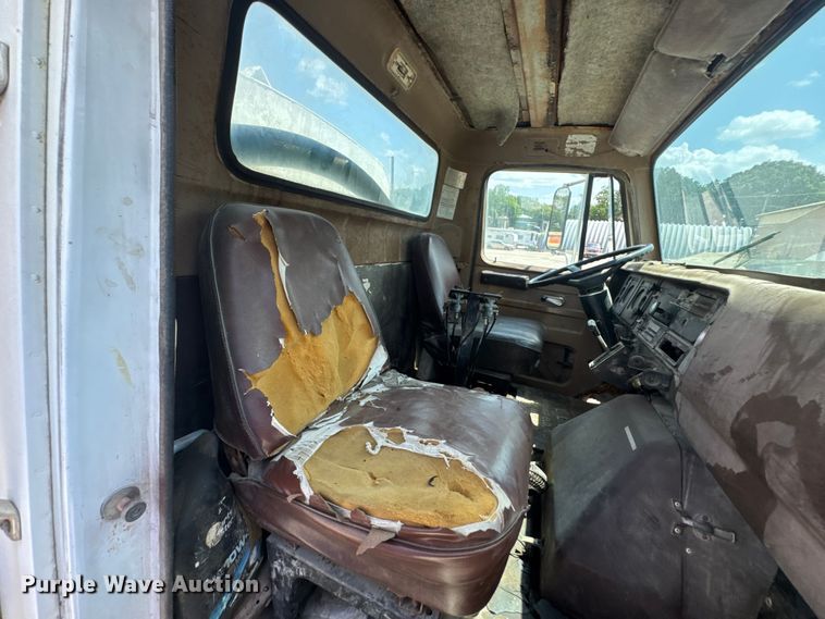 image for item DU9355 1981 International 1854 water truck