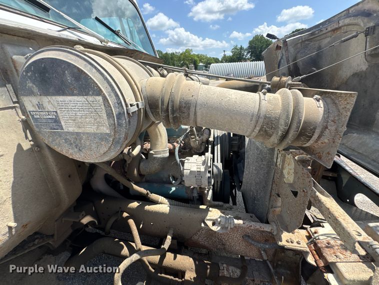 image for item DU9355 1981 International 1854 water truck