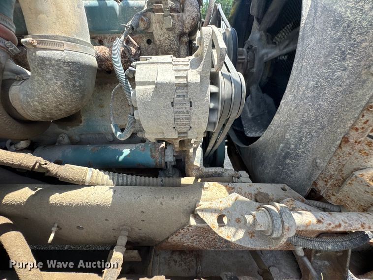 image for item DU9355 1981 International 1854 water truck