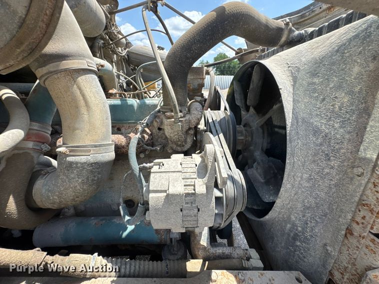 image for item DU9355 1981 International 1854 water truck