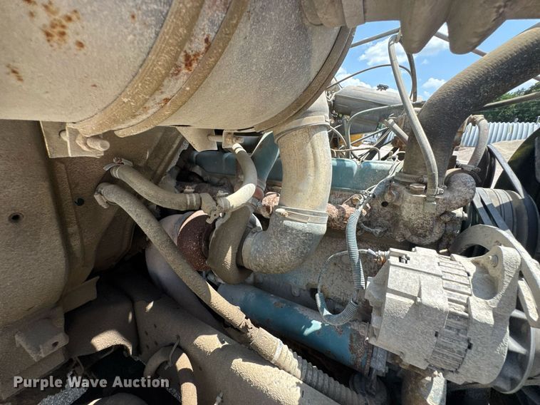 image for item DU9355 1981 International 1854 water truck