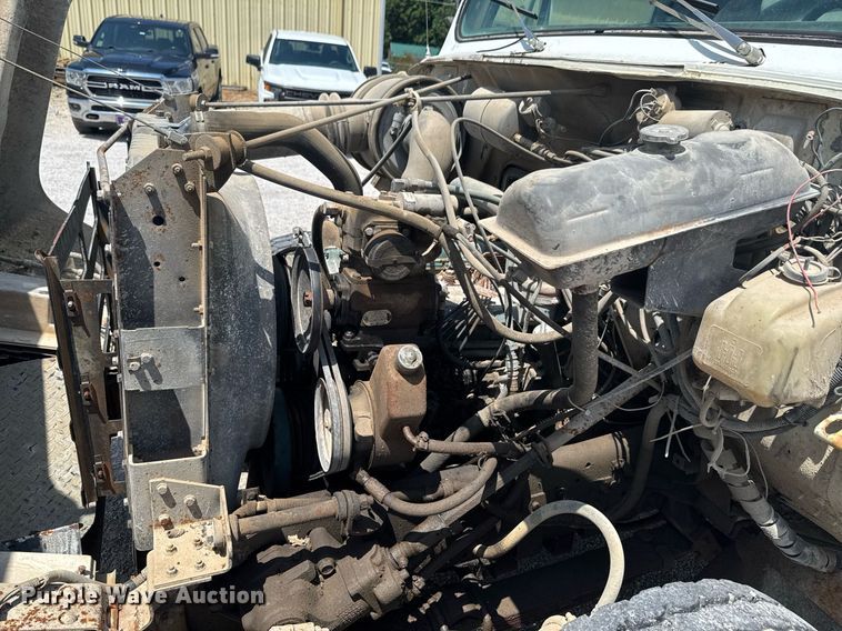 image for item DU9355 1981 International 1854 water truck