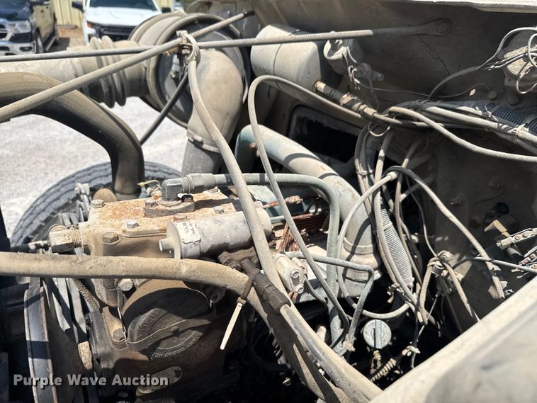 image for item DU9355 1981 International 1854 water truck