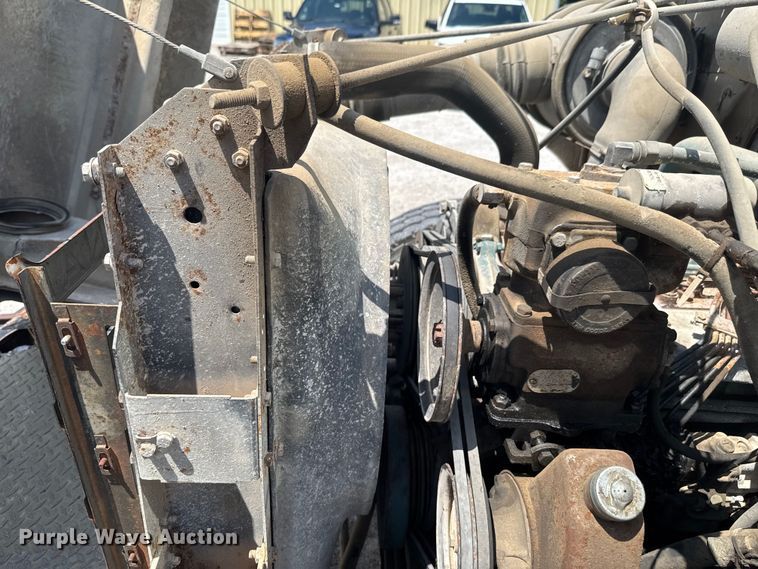 image for item DU9355 1981 International 1854 water truck