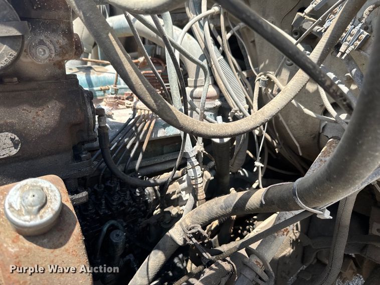 image for item DU9355 1981 International 1854 water truck