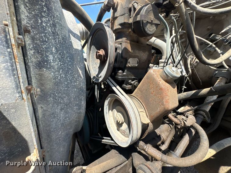 image for item DU9355 1981 International 1854 water truck