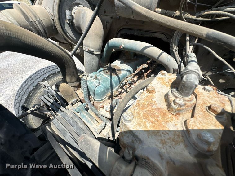 image for item DU9355 1981 International 1854 water truck