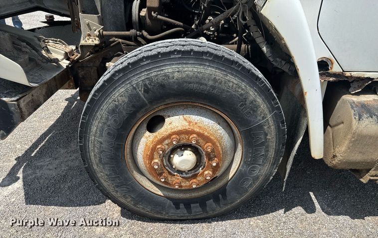 image for item DU9355 1981 International 1854 water truck