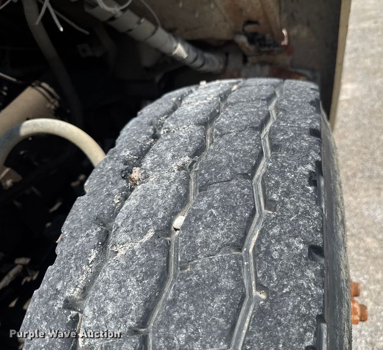 image for item DU9355 1981 International 1854 water truck