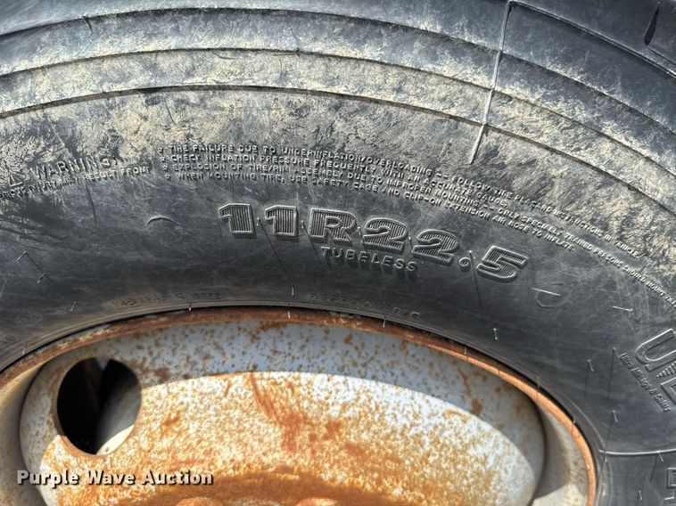 image for item DU9355 1981 International 1854 water truck