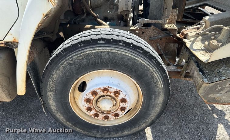 image for item DU9355 1981 International 1854 water truck