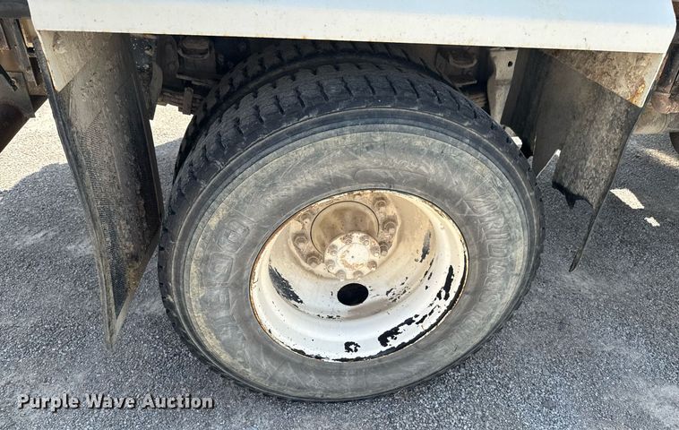 image for item DU9355 1981 International 1854 water truck