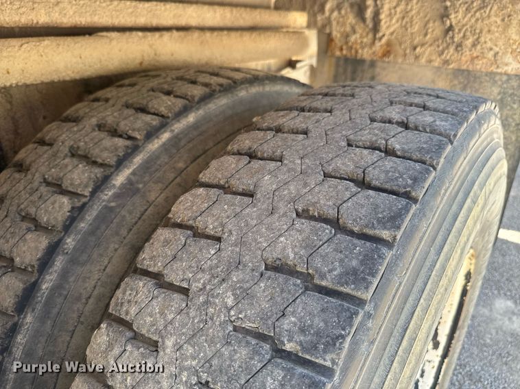 image for item DU9355 1981 International 1854 water truck