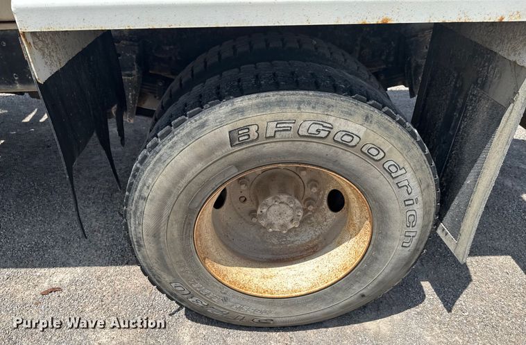 image for item DU9355 1981 International 1854 water truck