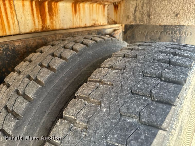 image for item DU9355 1981 International 1854 water truck