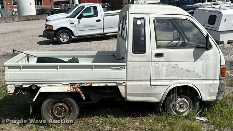 image for item DU9375 1992 Daihatsu 43RO mini truck