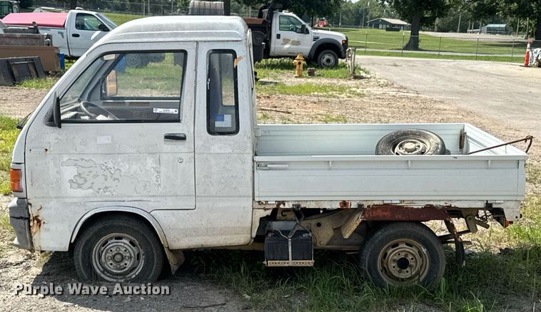 image for item DU9375 1992 Daihatsu 43RO mini truck