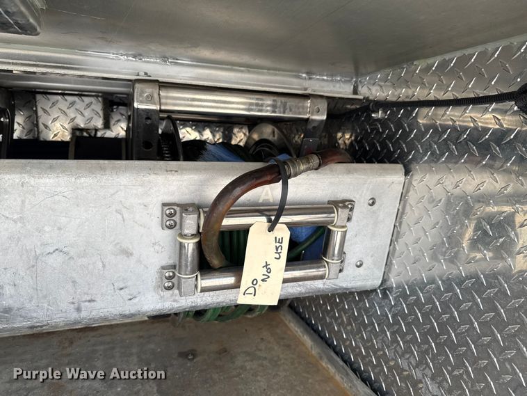 image for item DU9376 2006 Ford F550 pumper fire truck