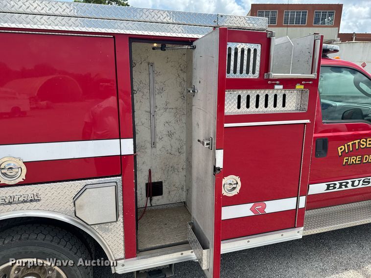 image for item DU9376 2006 Ford F550 pumper fire truck