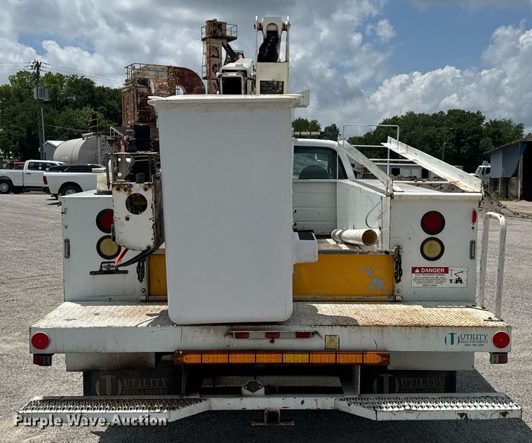 image for item DU9378 1999 Ford F450 Super Duty bucket truck