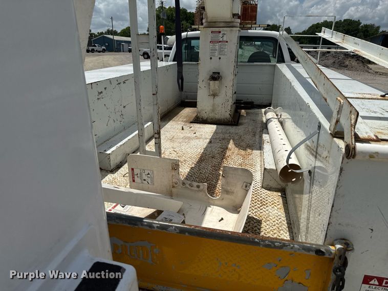image for item DU9378 1999 Ford F450 Super Duty bucket truck