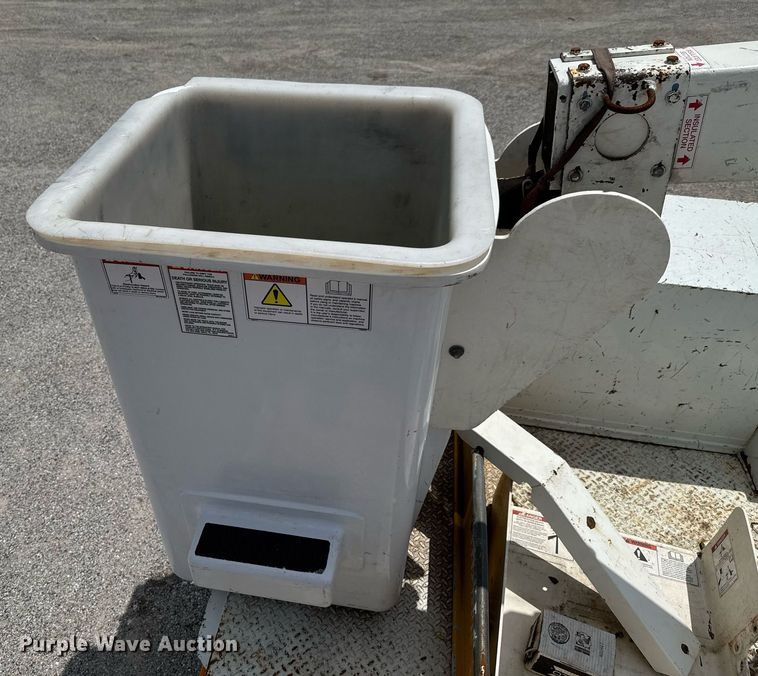 image for item DU9378 1999 Ford F450 Super Duty bucket truck