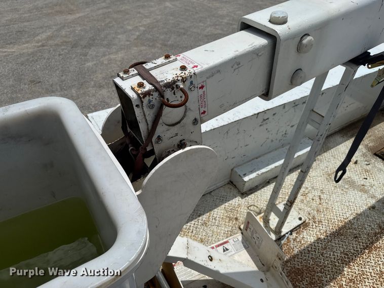 image for item DU9378 1999 Ford F450 Super Duty bucket truck