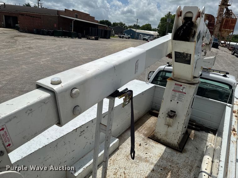 image for item DU9378 1999 Ford F450 Super Duty bucket truck