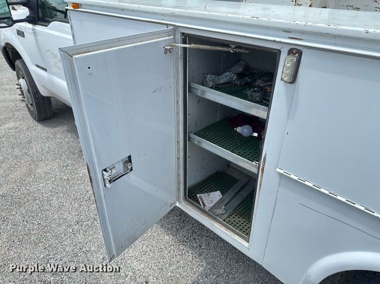 image for item DU9378 1999 Ford F450 Super Duty bucket truck